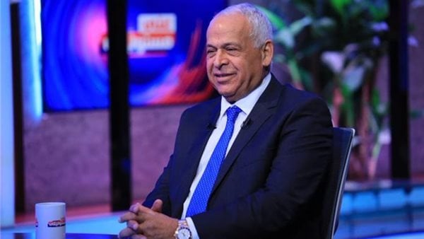 الخطيب بيفهم كورة.. فرج عامر يفتح النار على كولر ولاعبي الأهلي