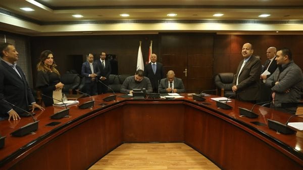 وزير النقل يشهد توقيع عقد استثمار عدد من المنشآت الخدمية بنادي السكة الحديد