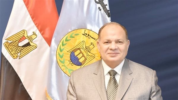محافظ أسيوط يشيد بدور البنك الزراعي فى مساعدة الفئات الأكثر احتياجا