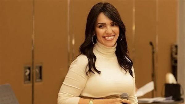مي فاروق تجري الاستعدادات الأخيرة لحفل روائع السنباطي