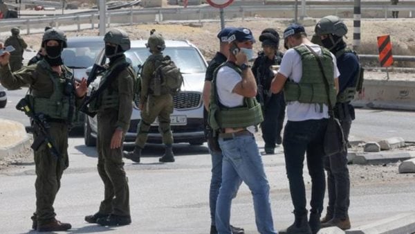 إعلام عبري: مصرع فتاة وإصابة 7 آخرين جراء إطلاق نار في القدس