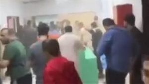 وسط إطلاق نار.. رعب مع اقتحام قوات الاحتلال مستشفى الشفاء|فيديو صادم