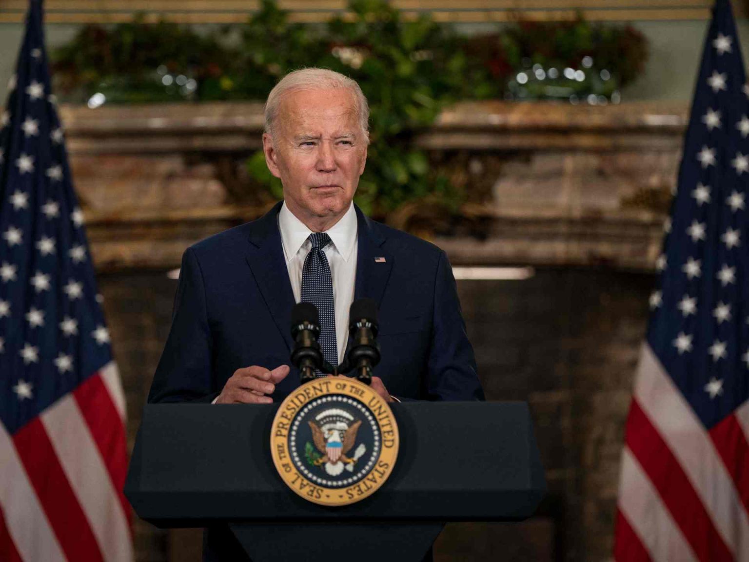 بايدن يجدد دعم حل الدولتين ويحذر من إعادة احتلال غزة