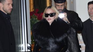 مادونا تعيد أحد إكسسوارات بريتني سبيرز لأوغتيس