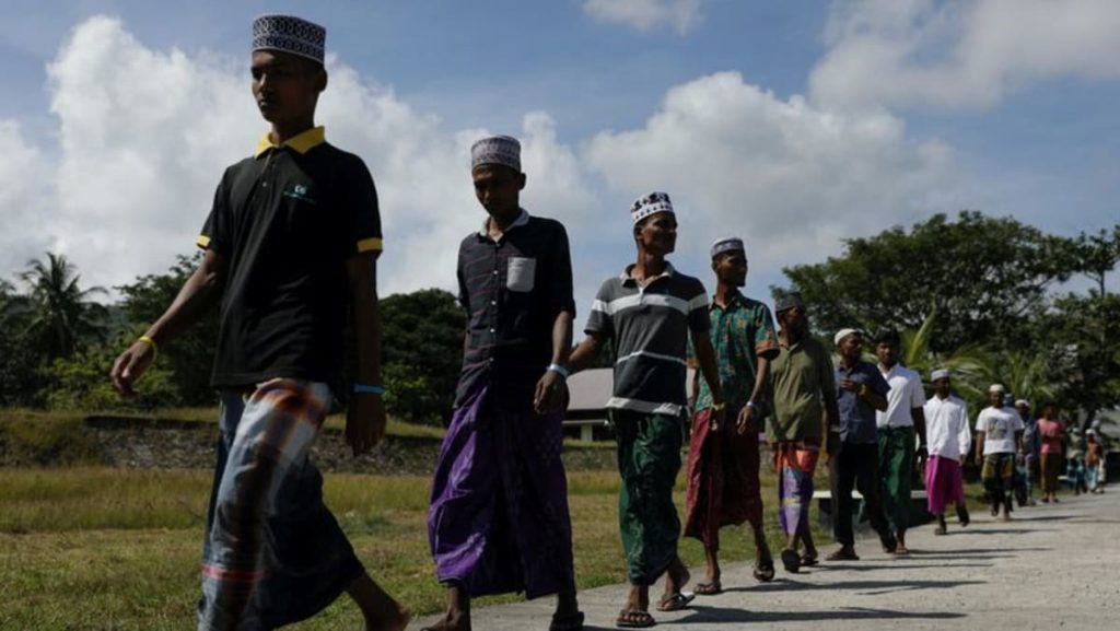 نحو 100 من الروهينجا يصلون بالقوارب إلى إقليم أتشيه بإندونيسيا