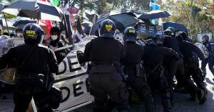 اشتباكات بين الشرطة والمتظاهرين في أتلانتا بسبب “مدينة الشرطي”