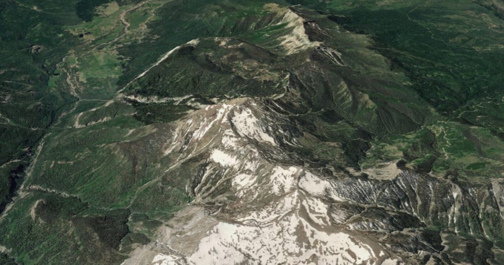 تم اكتشاف جثة أحد متنزهي كولورادو المفقود منذ أشهر، وكان كلبه ينتظر بجانبه