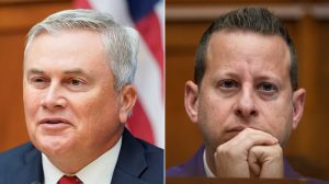 “أنت تبدو مثل السنافر”: الجو متوتر في الكابيتول هيل. مذيع CNN يشرح السبب