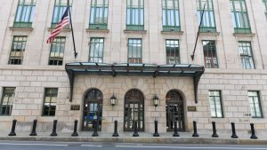 القاضي يأمر باحتجاز اثنين من المتهمين في قضية بيت الدعارة الراقية