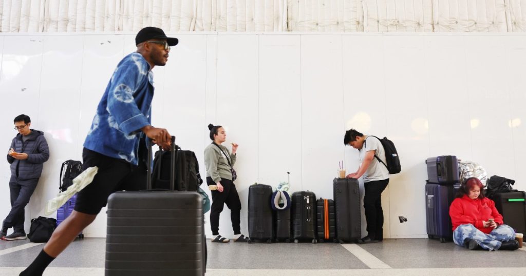 يُطلب من المسافرين في عيد الشكر أن “يكونوا لطيفين” حيث من المقرر أن يتم تحطيم الرقم القياسي للركاب على الإطلاق