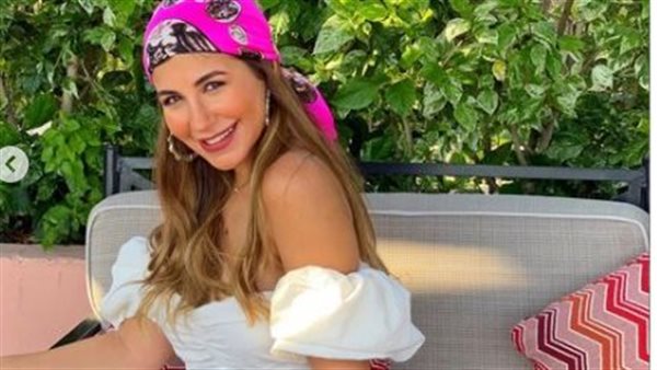 بملابس الهلال الأحمر.. ملك قورة داعمة للقضية الفلسطينية