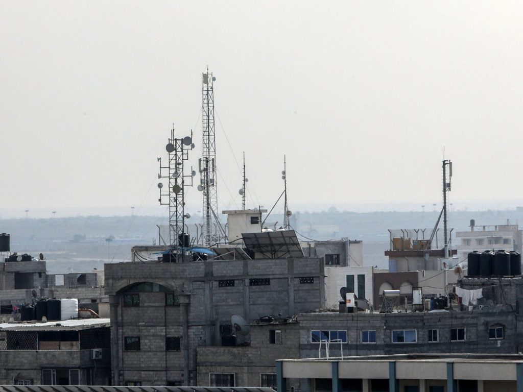 شركة فلسطينية: الاتصالات في غزة ستتوقف بالكامل خلال ساعات