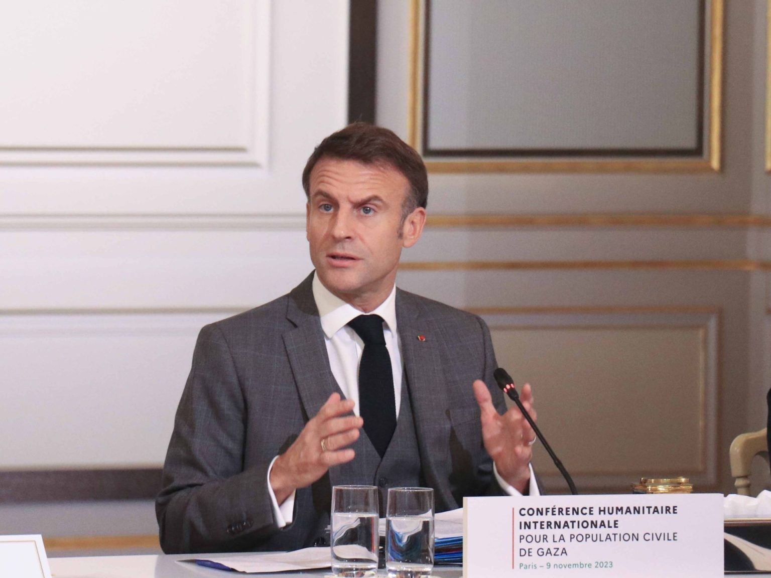 طالب عباس بإدانة حماس.. ماكرون لنتنياهو: الخسائر البشرية كبيرة بغزة