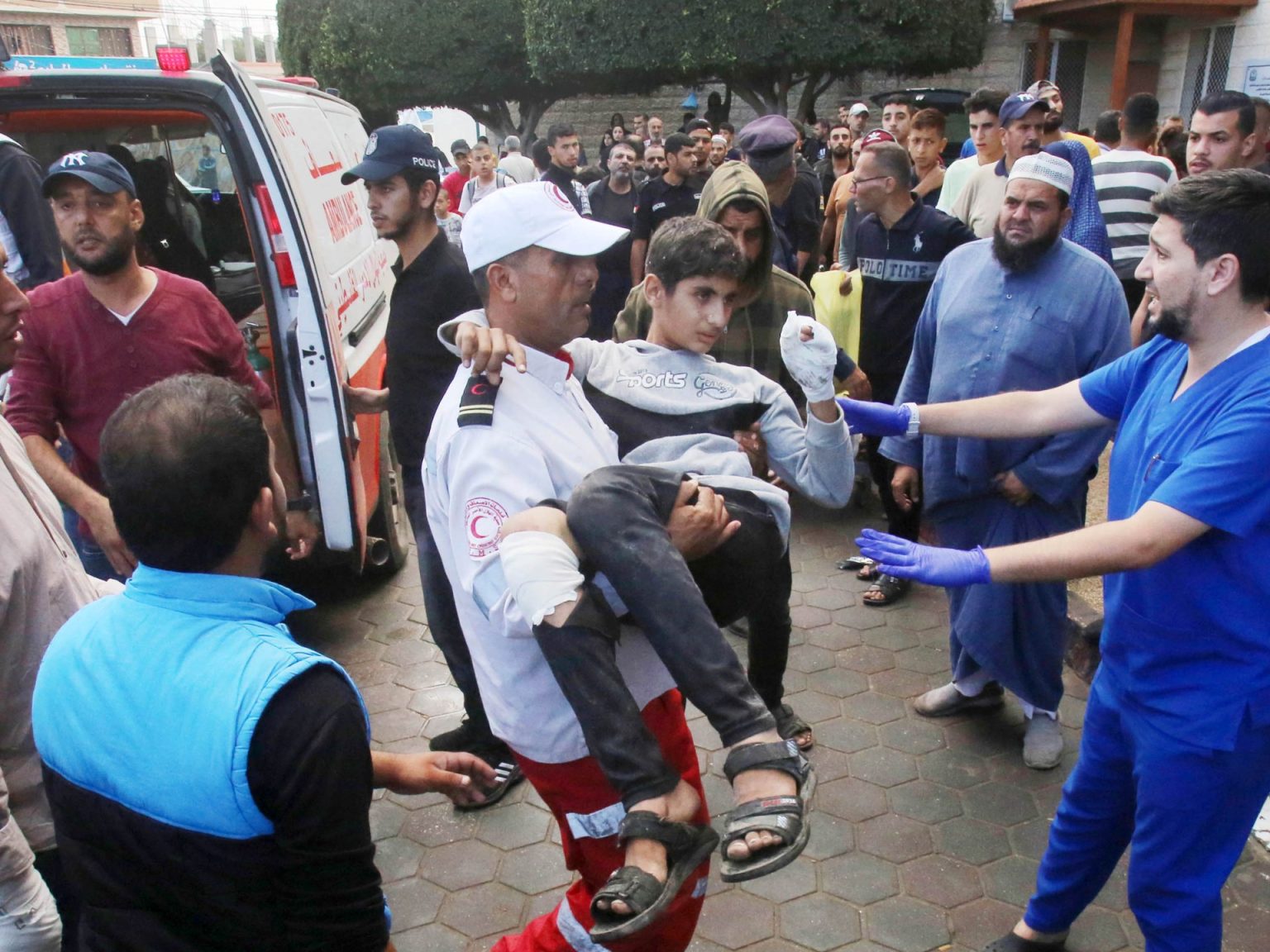 أكثر من 11500 شهيد بغزة ولا مواد تخدير بمستشفى المعمداني