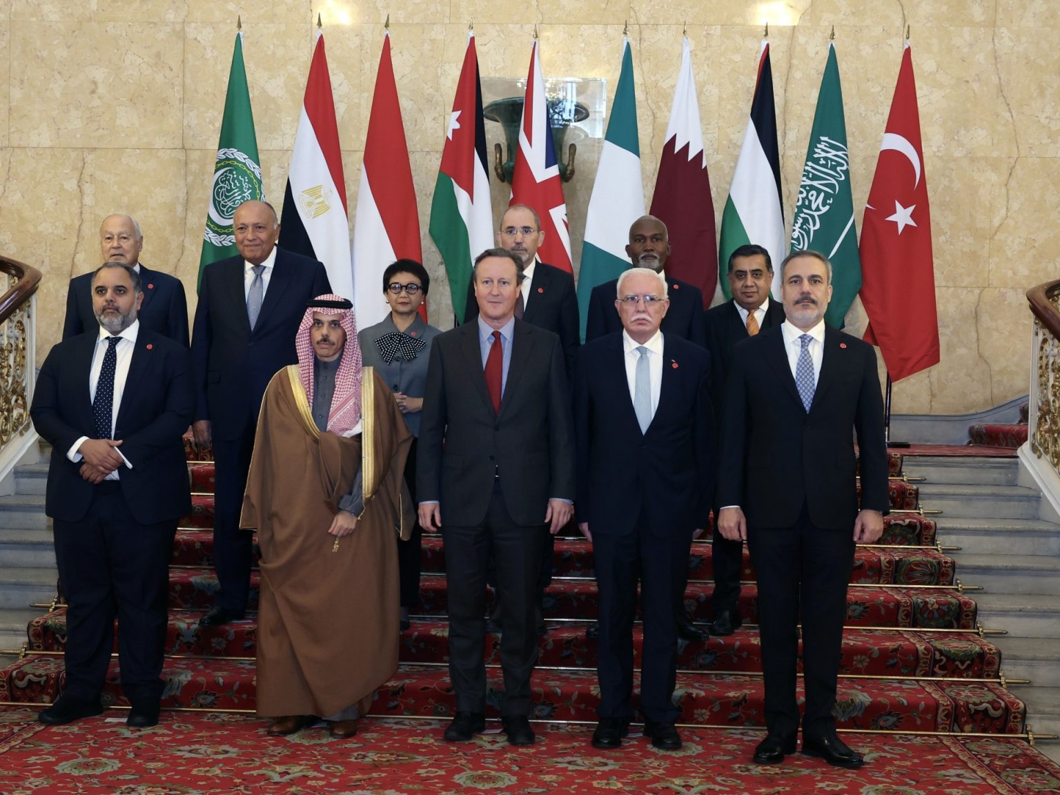 لندن تجري محادثات مع وفد عربي إسلامي بشأن حرب غزة