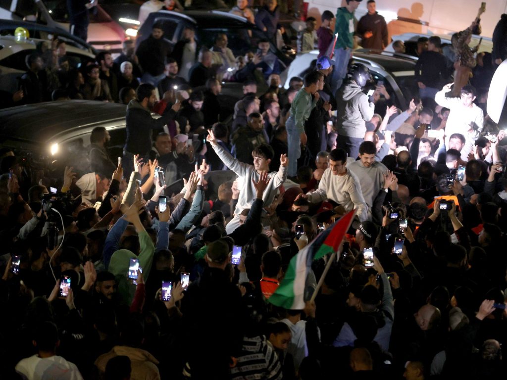 الضفة الغربية.. قوات الاحتلال تصيب 21 فلسطينيا قرب سجن عوفر