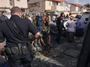 صواريخ المقاومة تخلف إصابات في عسقلان وانفجار كبير يهز إيلات