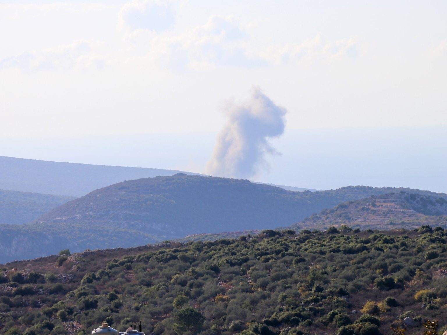 حزب الله اللبناني يستهدف ثكنة إسرائيلية على الحدود بصواريخ “بركان”