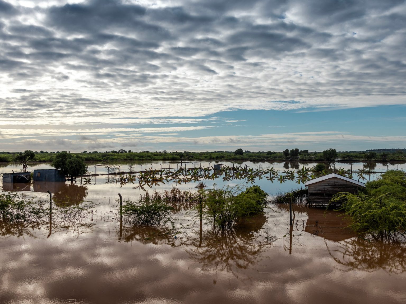 الصور: من الجفاف إلى الطوفان – القرويون الكينيون يعانون من الفيضانات