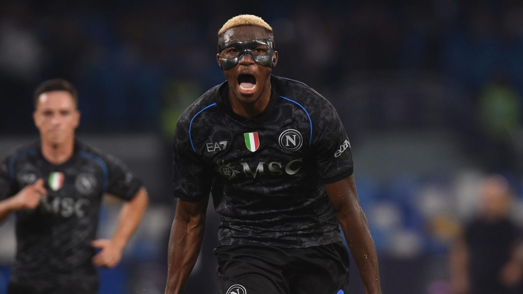 يقول أوسيمين إن البقاء في نابولي كان “جيدًا لمسيرته المهنية” بعد العرض السعودي “السريالي”.