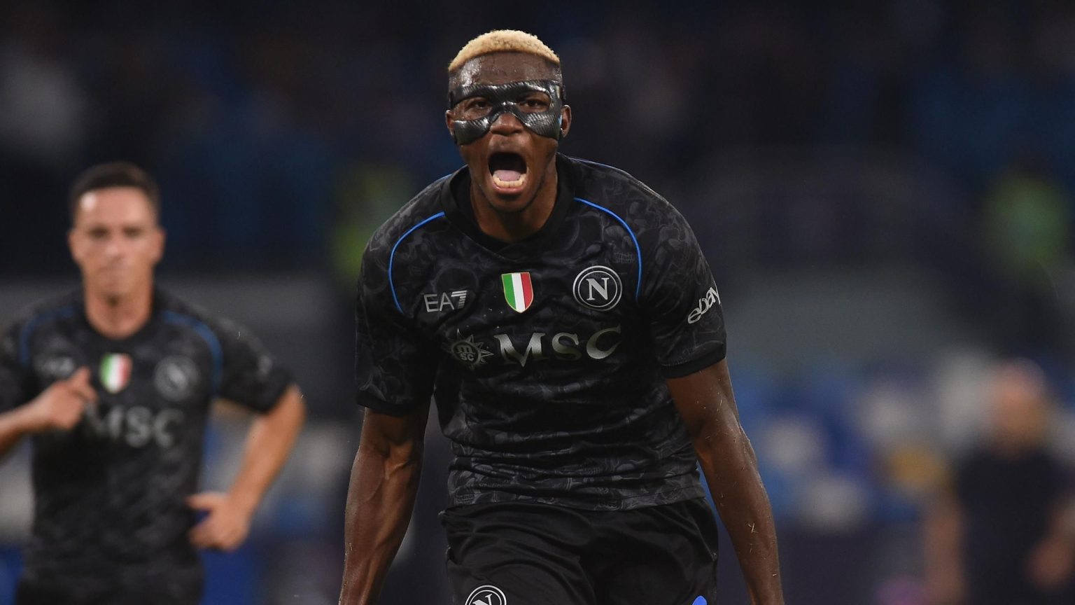 يقول أوسيمين إن البقاء في نابولي كان “جيدًا لمسيرته المهنية” بعد العرض السعودي “السريالي”.