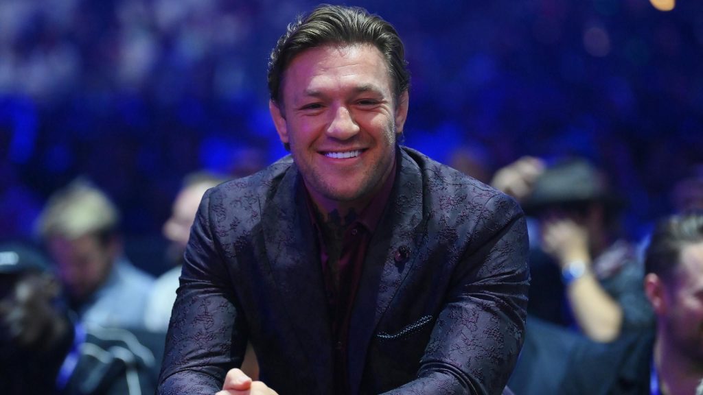 من المقرر أن يتم تأجيل عودة ماكجريجور في بطولة UFC إلى صيف عام 2024، كما يقول المدرب