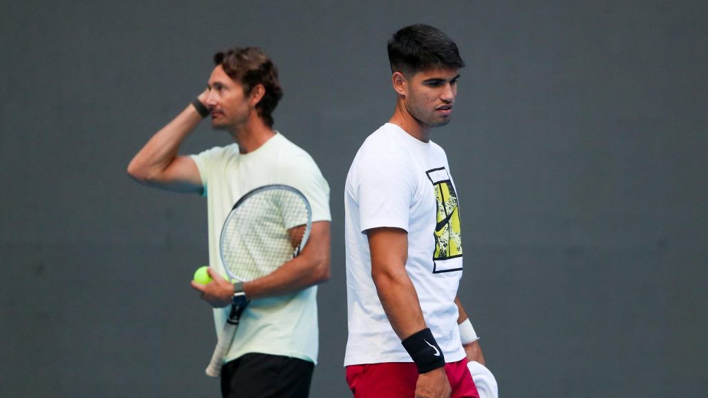 يقول المدرب خوان كارلوس فيريرو إن كارلوس الكاراز “عليه أن يتعلم عالم التنس في الفترة من يناير إلى نوفمبر”.