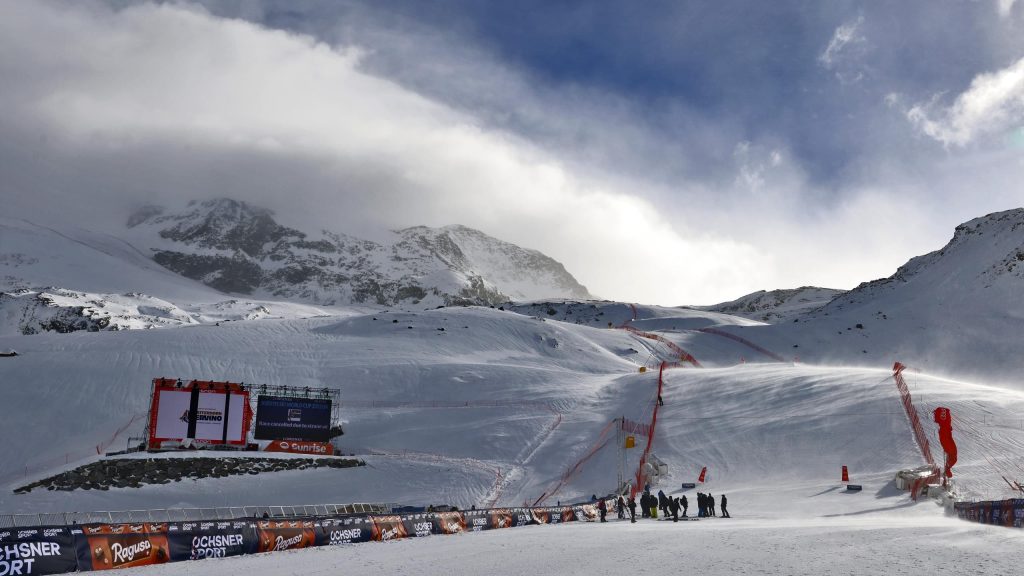 تم إلغاء المباراة الافتتاحية لموسم كأس العالم للسيدات في زيرمات-سيرفينيا بسبب الرياح “القوية للغاية”