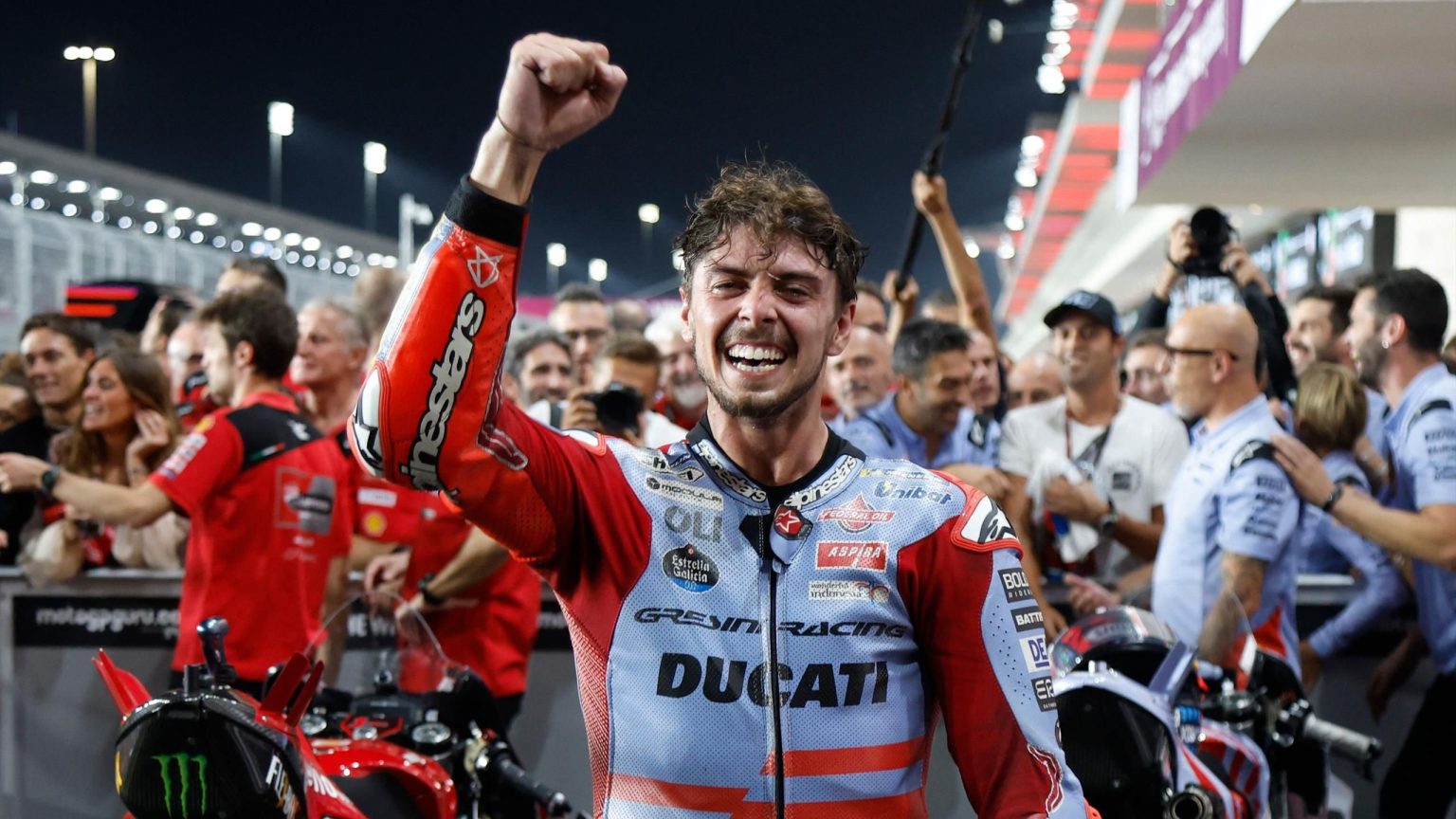 فابيو دي جيانانتونيو يفوز ويعزز بيكو باجنايا صدارة بطولة قطر للدراجات النارية قبل نهائي فالنسيا