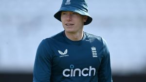 تجري إنجلترا تغييرًا في تشكيلة ODI ضد جزر الهند الغربية حيث يحل بوتس محل اللسان المصاب