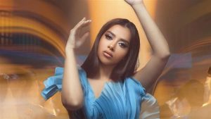 باللون البينك.. إطلالة كلاسيكية لـ بلقيس فتحي في أحدث ظهور