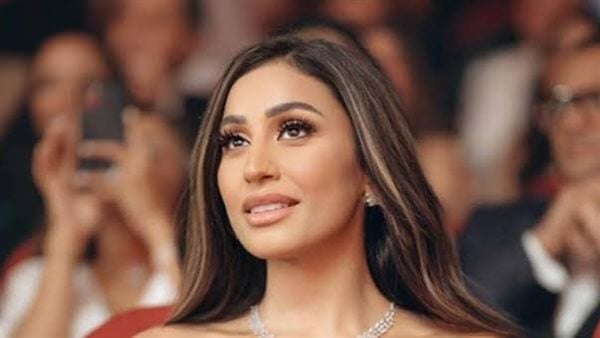 أول ظهور بعد وفاة والدتها.. دينا الشربيني بفستان جلد بمهرجان البحر الأحمر