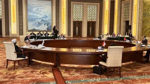 بدء اجتماع الوفد العربي الإسلامي مع وزير الخارجية الصيني في بكين.. شاهد