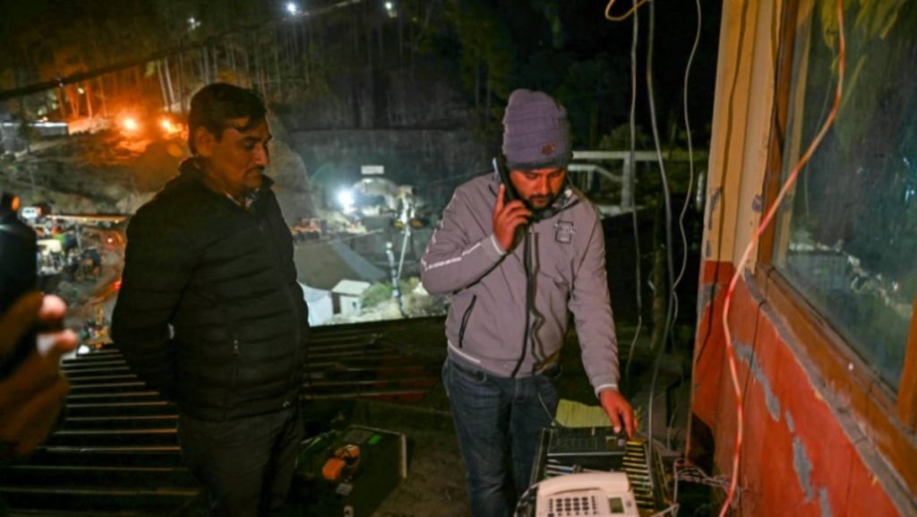 محاولة الهند لتحرير 41 عاملاً محاصرًا تدخل أسبوعها الثالث