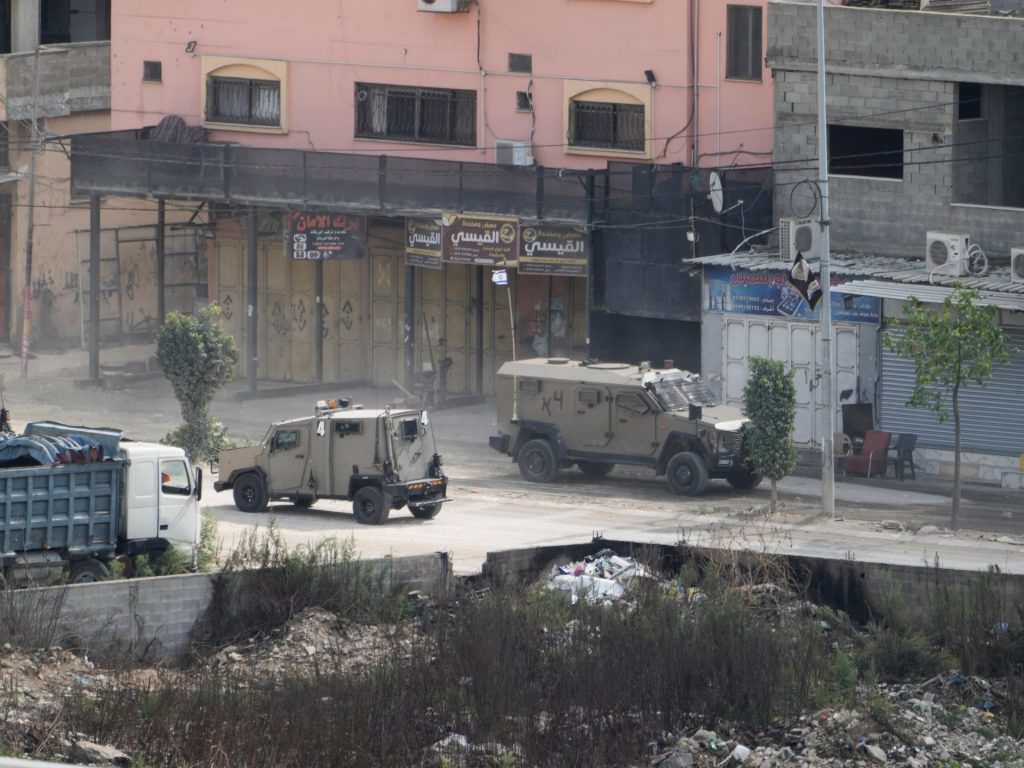 استشهاد فلسطيني برصاص الاحتلال في الضفة وسط اقتحامات واسعة