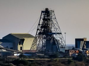 مقتل 11 شخصا في حادث في منجم للبلاتين في جنوب أفريقيا