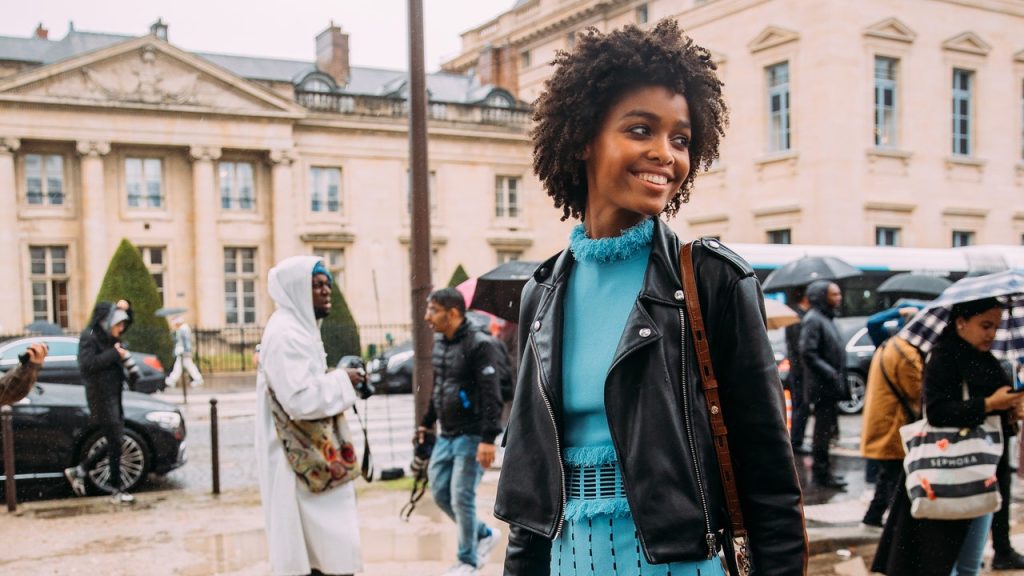 مراجعة عطر Baccarat Rouge 540: العطر الذي يحظى دائمًا بالثناء