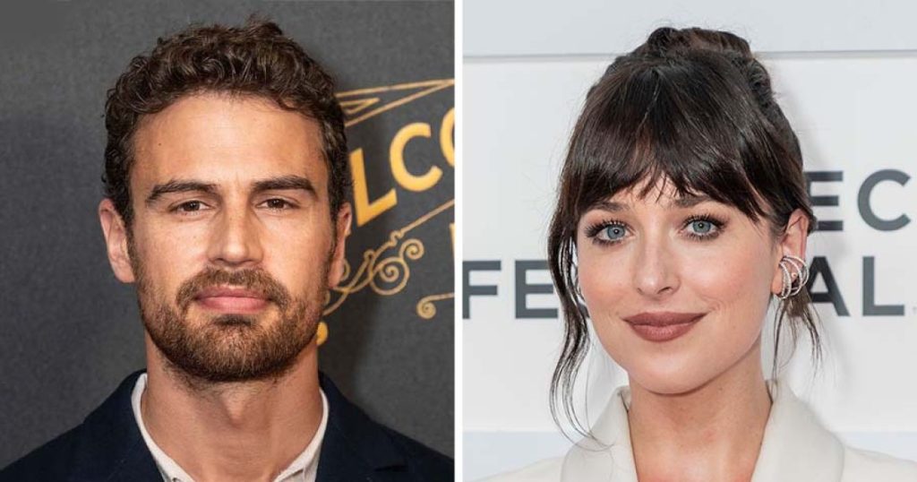 المشاهير الذين انفتحوا على الظهور عاريين تمامًا على الشاشة وعلى المسرح على مر السنين: من ثيو جيمس إلى داكوتا جونسون