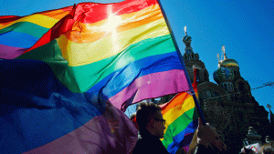 المحكمة العليا في روسيا تحظر نشاط LGBTQ+ وتصفه بأنه “متطرف”