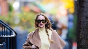 بفضل جينيفر لورانس، أصبح معطف الجمل هذا الآن كلاسيكيًا عصريًا