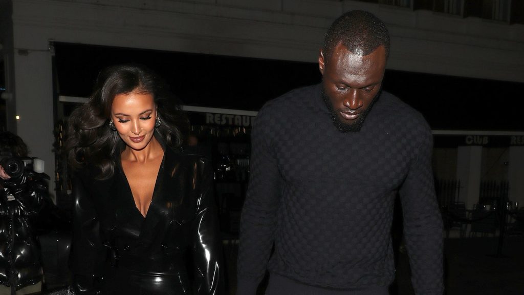 ستورمزي ومايا جاما تتألقان بإطلالة زوجية أنيقة في حفل قوى التغيير الذي نظمته مجلة فوغ في لندن