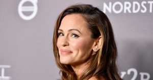 جينيفر غارنر تقسم بأحذية الجري Brooks هذه (معروضة للبيع!): “أنا مخلص”