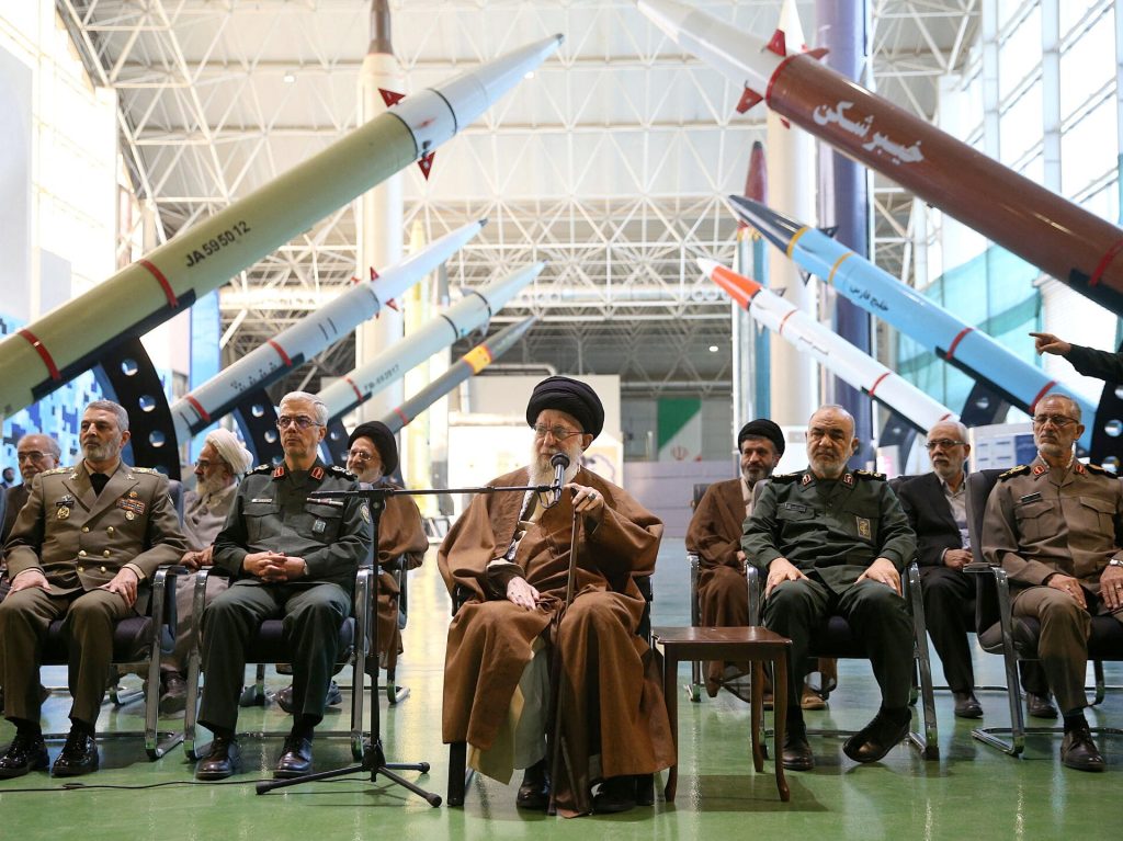 خامنئي يدعو الدول الإسلامية لقطع علاقاتها مع إسرائيل “لفترة محدودة”