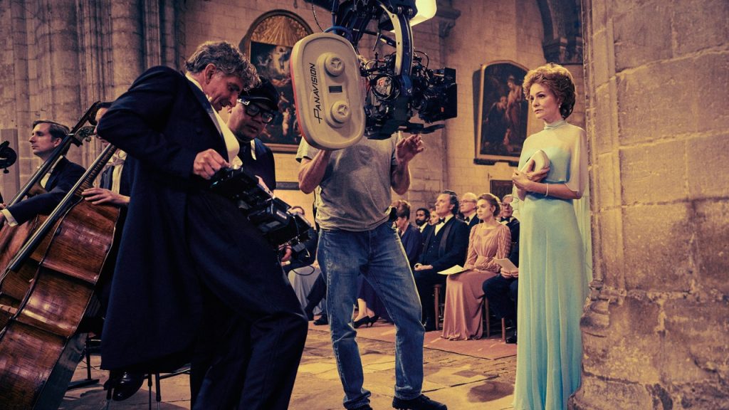 عالم “المايسترو” الساحر، وفقًا لمصمم الأزياء مارك بريدجز