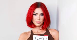 ميغان فوكس “راضية” بمعرفة أن حبيبها السابق “يرتبك” بعد كتاب الشعر