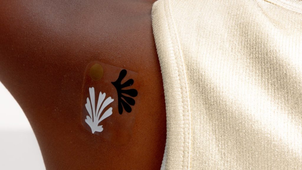 لا حبوب ولا إبر، لقد وصلت الفيتامينات في شكل ملصقات