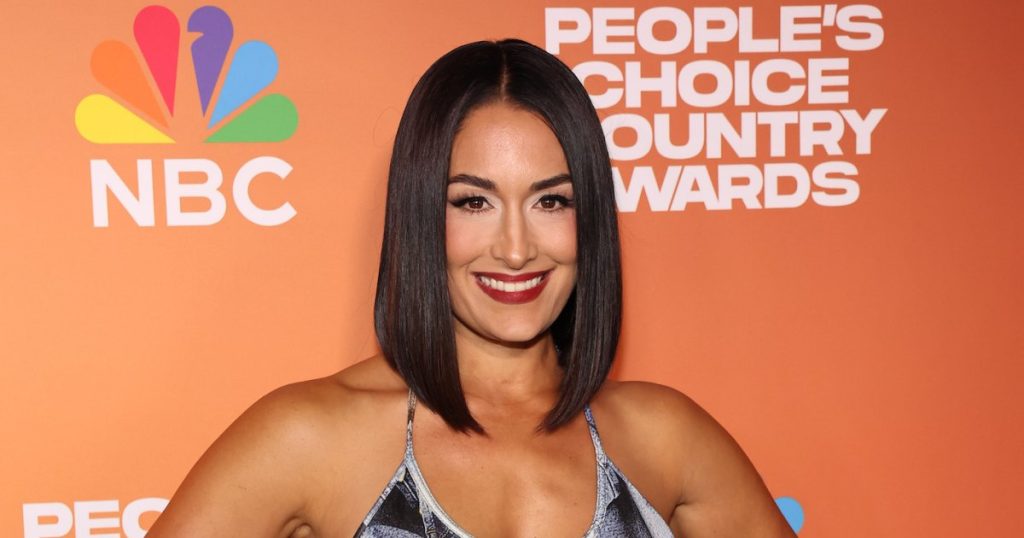 نيكي جارسيا تقول إن الذهاب إلى صالة الألعاب الرياضية هو نسختها من “Me Time”: لا شيء يشبه “جلسة العرق” الجيدة