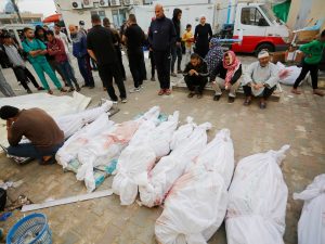 عشرات الشهداء في غارات للاحتلال واحتدام المعارك على محاور التوغل بغزة