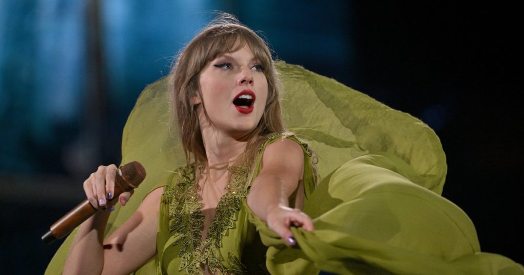 تقول تايلور سويفت إنها “لا تتغلب أبدًا على مزاعم السحر” بعد عرض “Eras Tour” على متن الطائرة