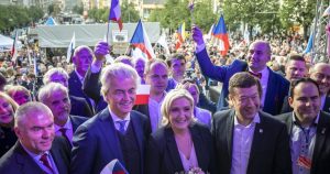 ملابس ومساجد وتأشيرات.. لوفيغارو: هذه الدول الغربية تضع قيودا على الإسلام